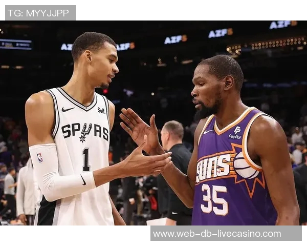 NBA热火与马刺总决赛第七场巅峰对决谁将捧起冠军奖杯的荣耀时刻